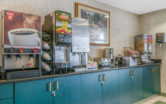 Super 8 By Wyndham Fargo Airport