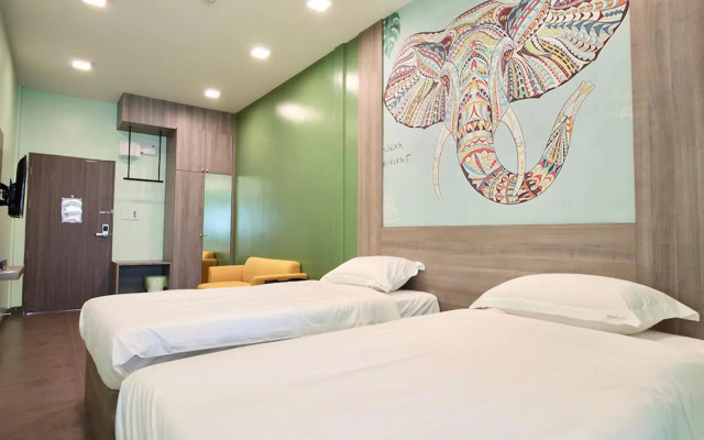 R 17 Living Hotel