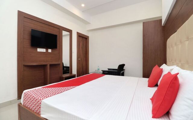 Oyo 18504 Hotel Safari