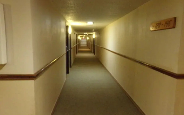 Econo Lodge Inn & Suites