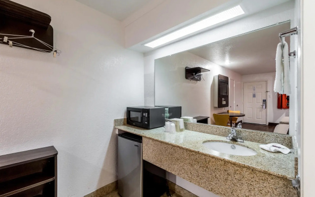 Motel 6 San Antonio, Tx - Frost Bank Center