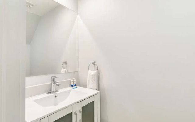 Bahamian Reed by Avantstay Walk to Everything! w/ Community Pool Week Long Stays Only