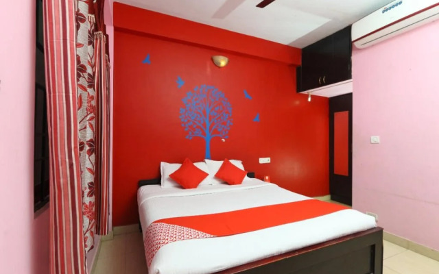 Lloyds Nest by OYO Rooms