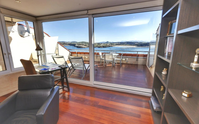 Piso sobre mar junto al Faro de Suances