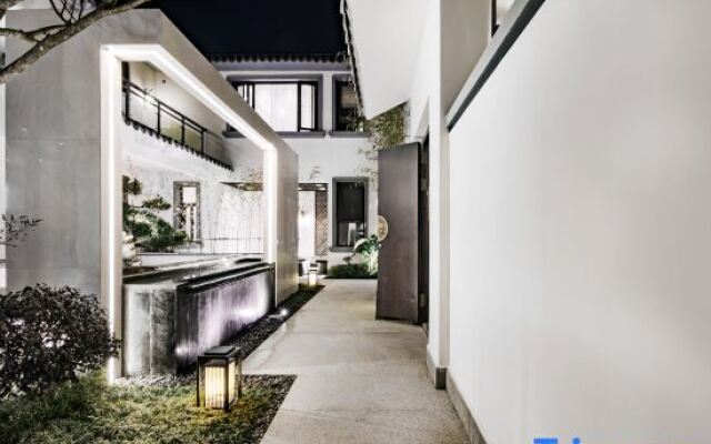 Yansheng Jingyue Designer Hot Spring B & B