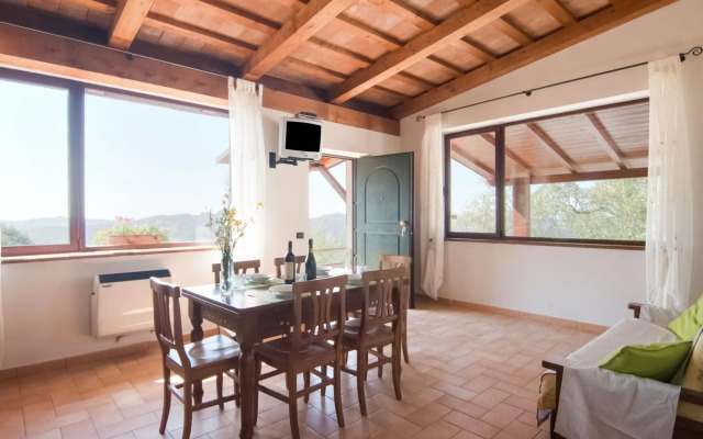 Cozy Farmhouse in Apecchio with Hot Tub