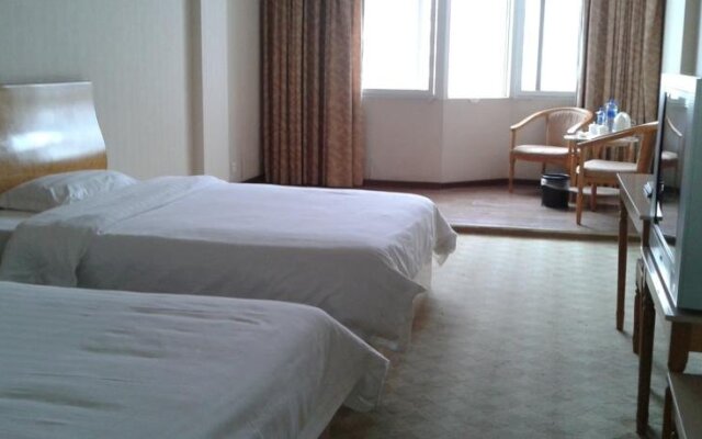 Super 8 Longyan Fa Zhan Plaza
