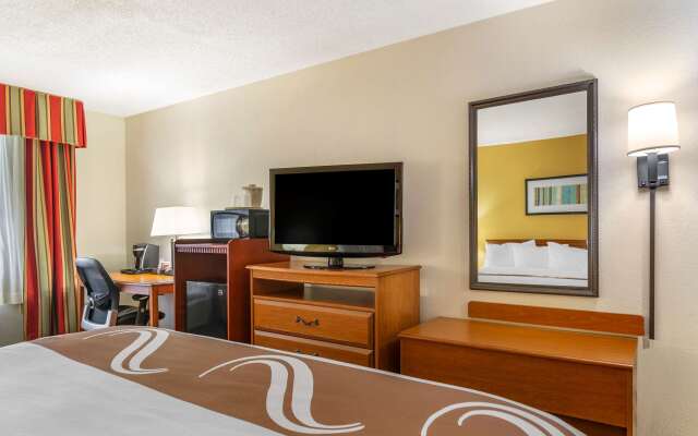 Quality Inn Fayetteville near Historic Downtown Square