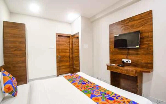 Fabhotel Dak Plaza