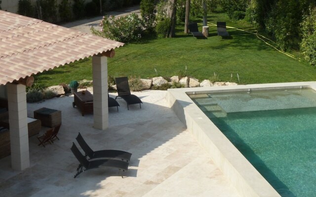 Villa With 7 Bedrooms in Pernes-les-fontaines, With Private Pool, Furn