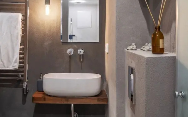 Sunny Studio Near the Beach by Sea N Rent