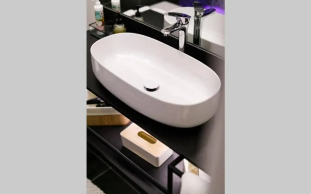 Brand New Central Luxury Residence