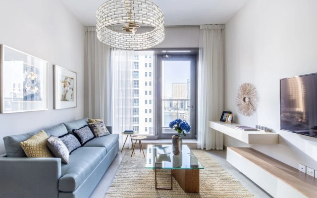 Modern & Classy 1BR Overlooking Marina!