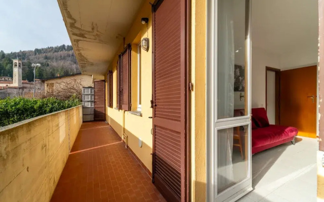 Scarlet Apartment with Garden