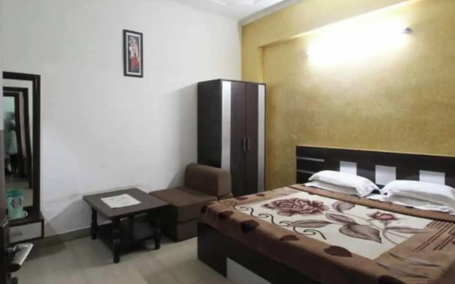 Goroomgo Viren Holiday Home Agra