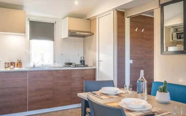 Welcoming Mobile Home in Marina di Altidona With Shared Pool