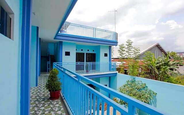 OYO Life 3183 Kost Putri Biru Sigura-gura