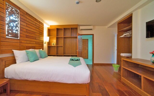 Meet Holiday Hotel