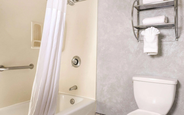 Quality Inn & Suites Lathrop - South Stockton