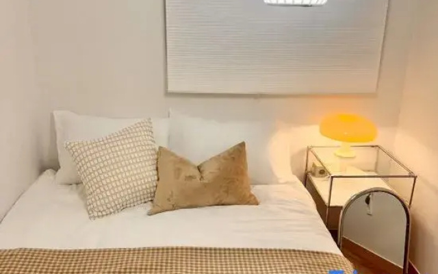 Modern 203 Stay