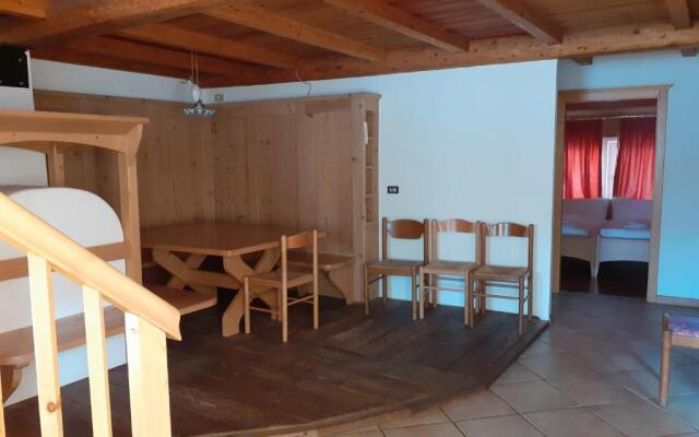 Mandarda stile rustico 6/8 letti