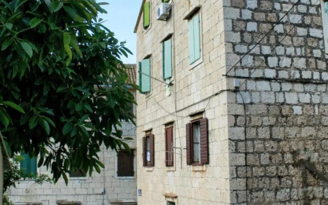 Studio Komiza 2429e