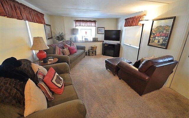 Rogers Roost - Three Bedroom Cabin