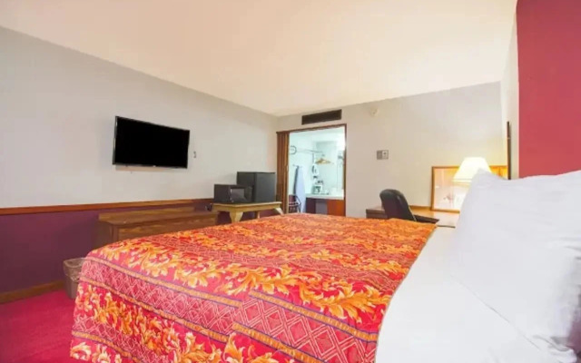 HomeTown Inn by OYO - Liberal, KS