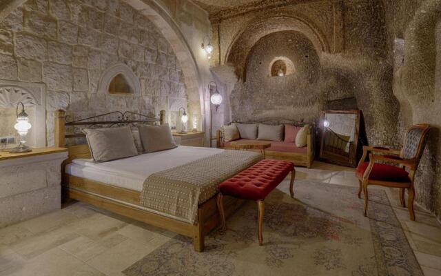 Hera Cave Suites