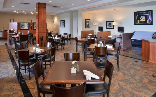 Holiday Inn Madison at The American Center by IHG