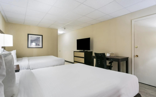 Eisenhower Hotel & Conference Center