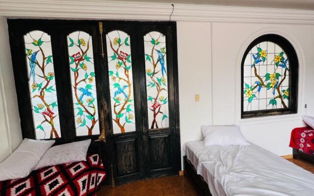 Taj Mahal Hostal And Restaurant