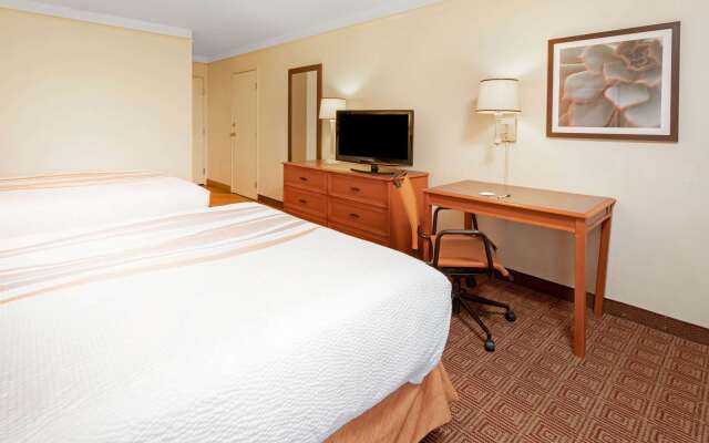 La Quinta Inn & Suites by Wyndham Salt Lake City - Layton