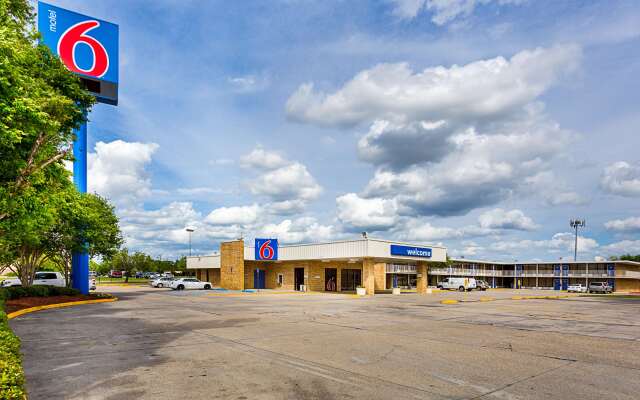 Motel 6 Baton Rouge, LA - Southeast
