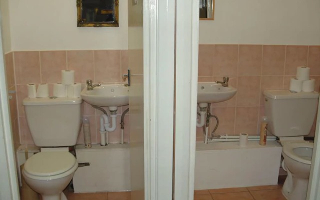 Central Hotel - Hostel