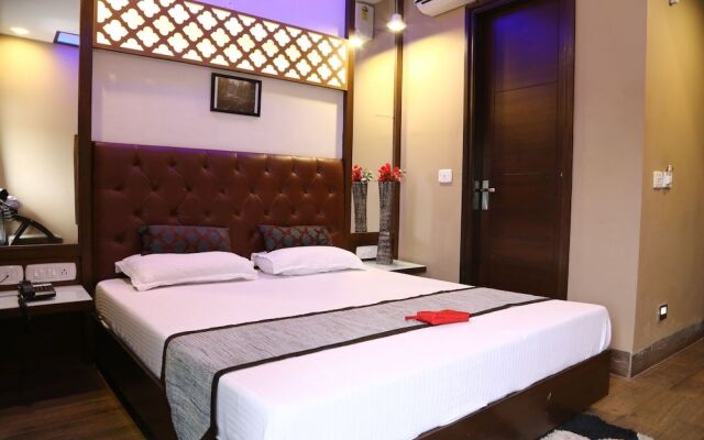 OYO 555 Hotel Mourya