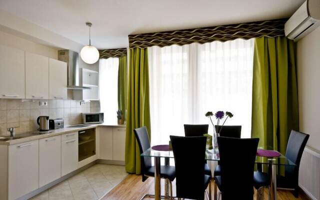 Corvin Lux Aparthotel