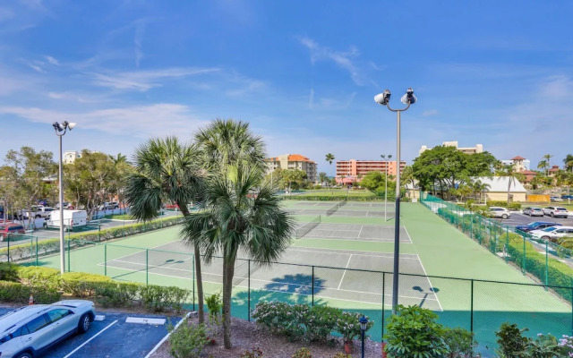 Bayshore Yacht & Tennis 216