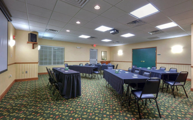 Country Inn & Suites by Radisson, Winchester, VA