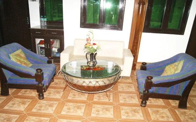 Hotel Satya Palace