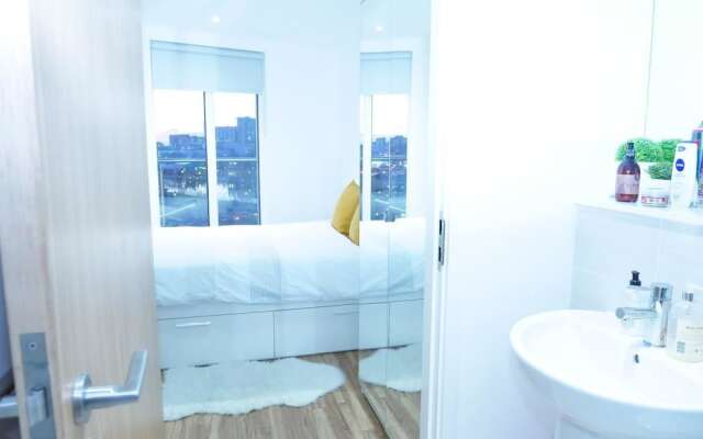 Bright 2BR Apartments Quays