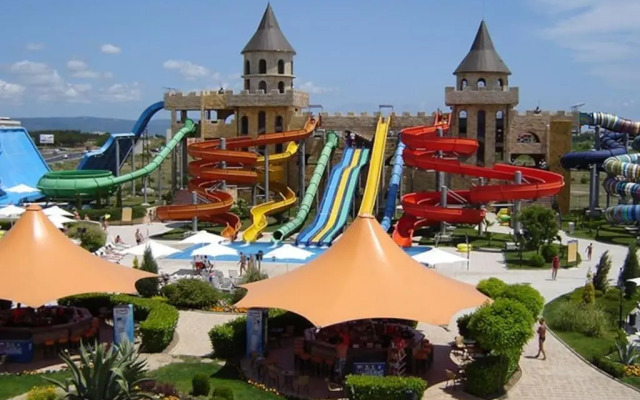 Amazing 2 bedroom apartment next to the beach