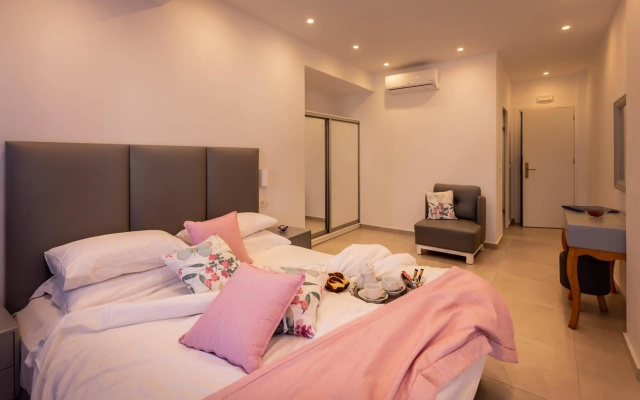 Mar n Mar Crown Hotel and Suites