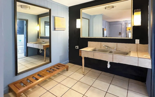 Luxury Inn by OYO Albany