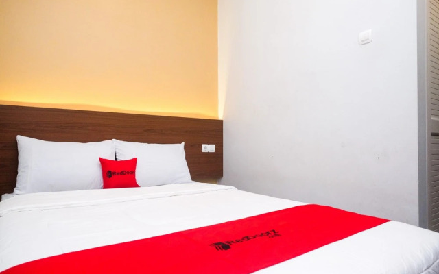 RedDoorz near Tentrem Mall Semarang