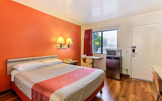 Motel 6 Salinas South - Monterey Area