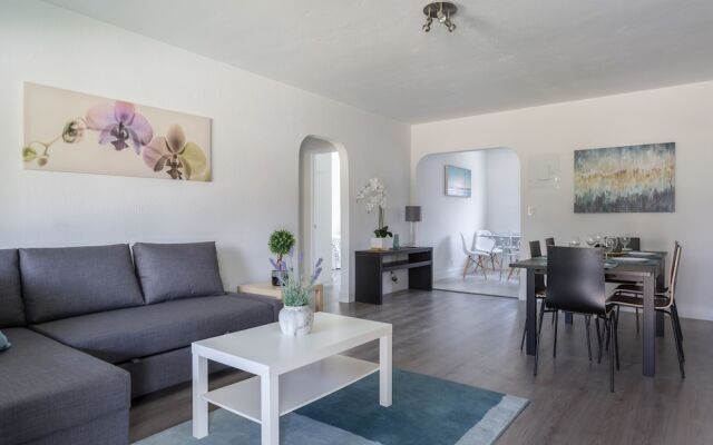 Cozy and Modern 2B-2B Home