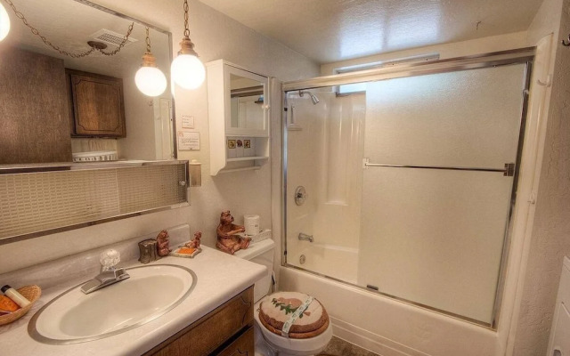 Bambi's Bunkhouse 3 Bedroom Home by RedAwning