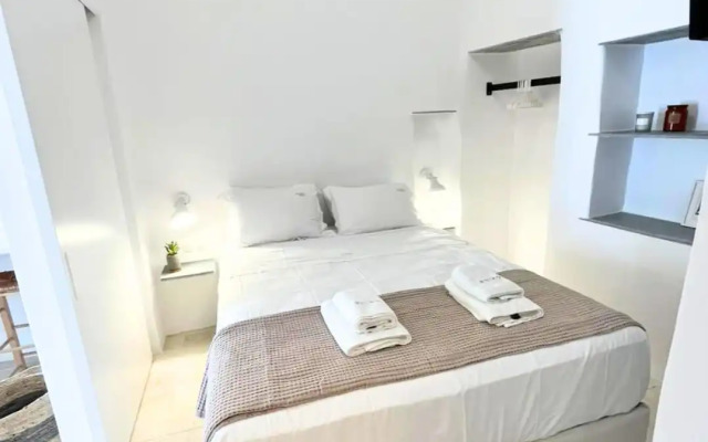 aniko suites Chora