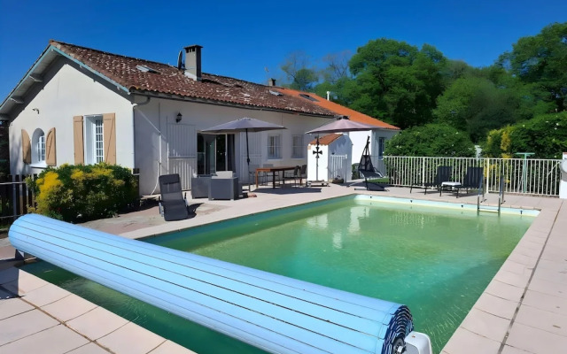 Villa in St Denis With Private Pool & Pyrenees View